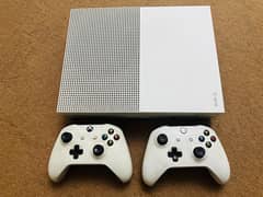 Xbox One S (1TB) (2 controller )