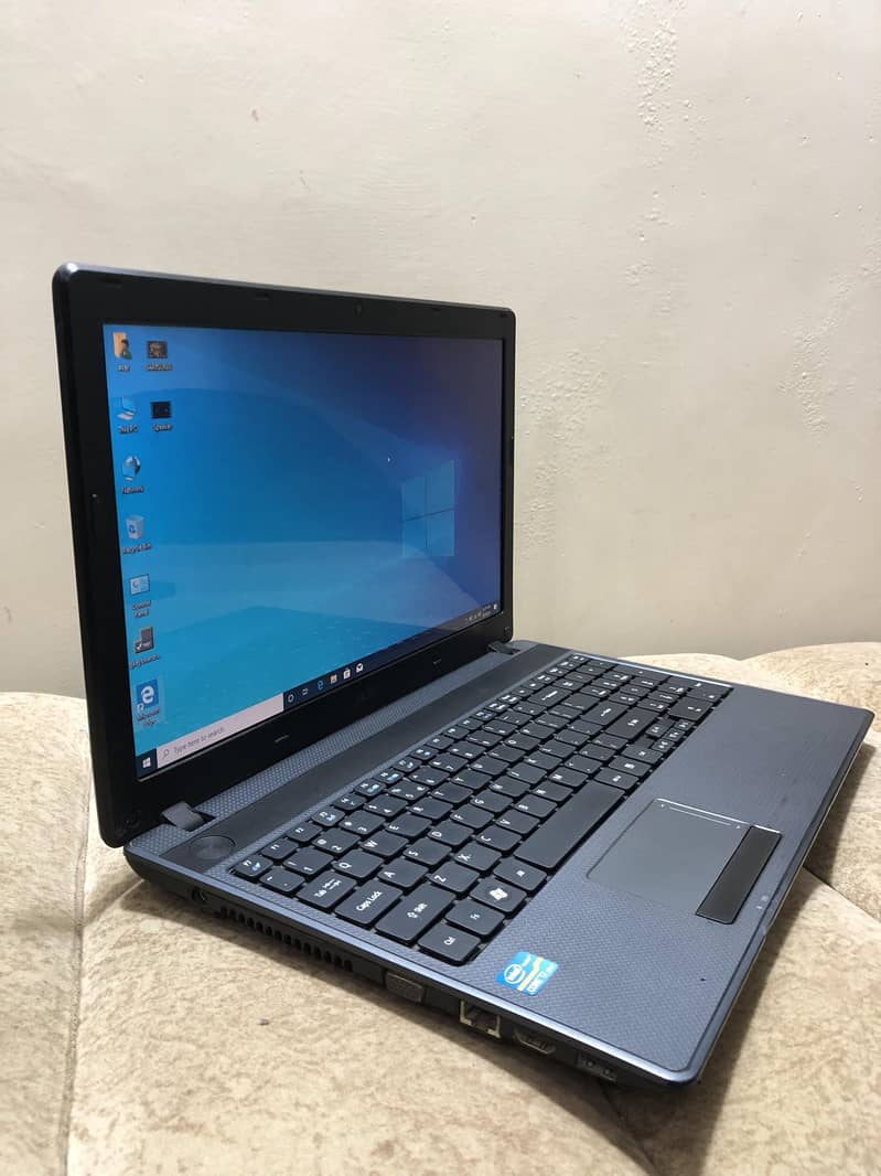 Acer Aspire 5749 Core i7 2nd Generation Awesome Numpad laptop 5