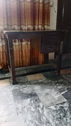 Iron table with 2 drawers