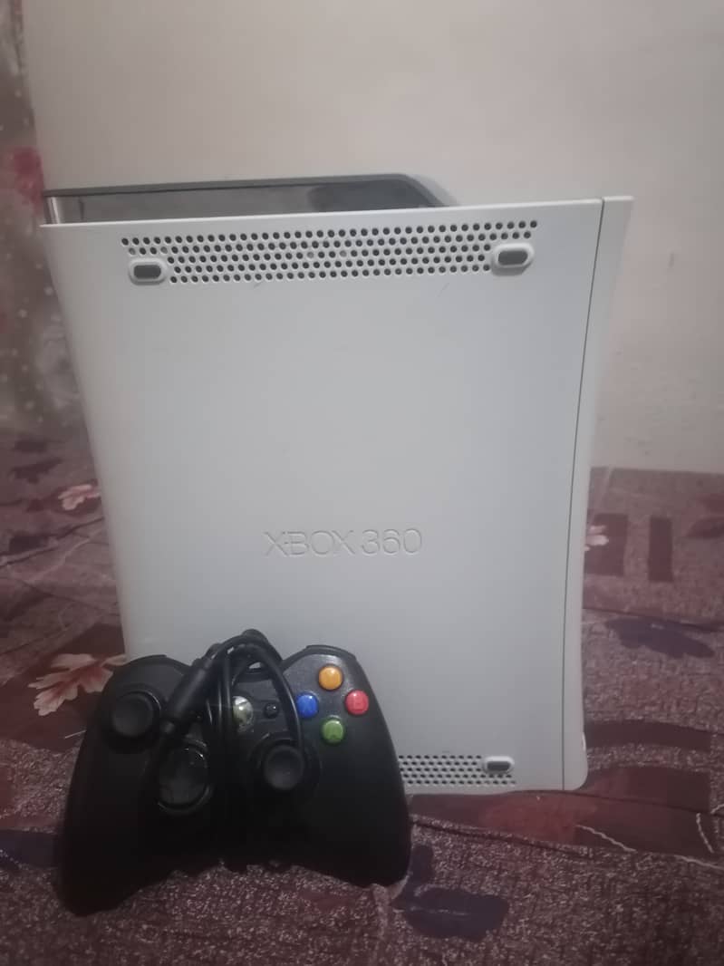 Xbox 360 phate model 320 gb with 40 games installed. 2