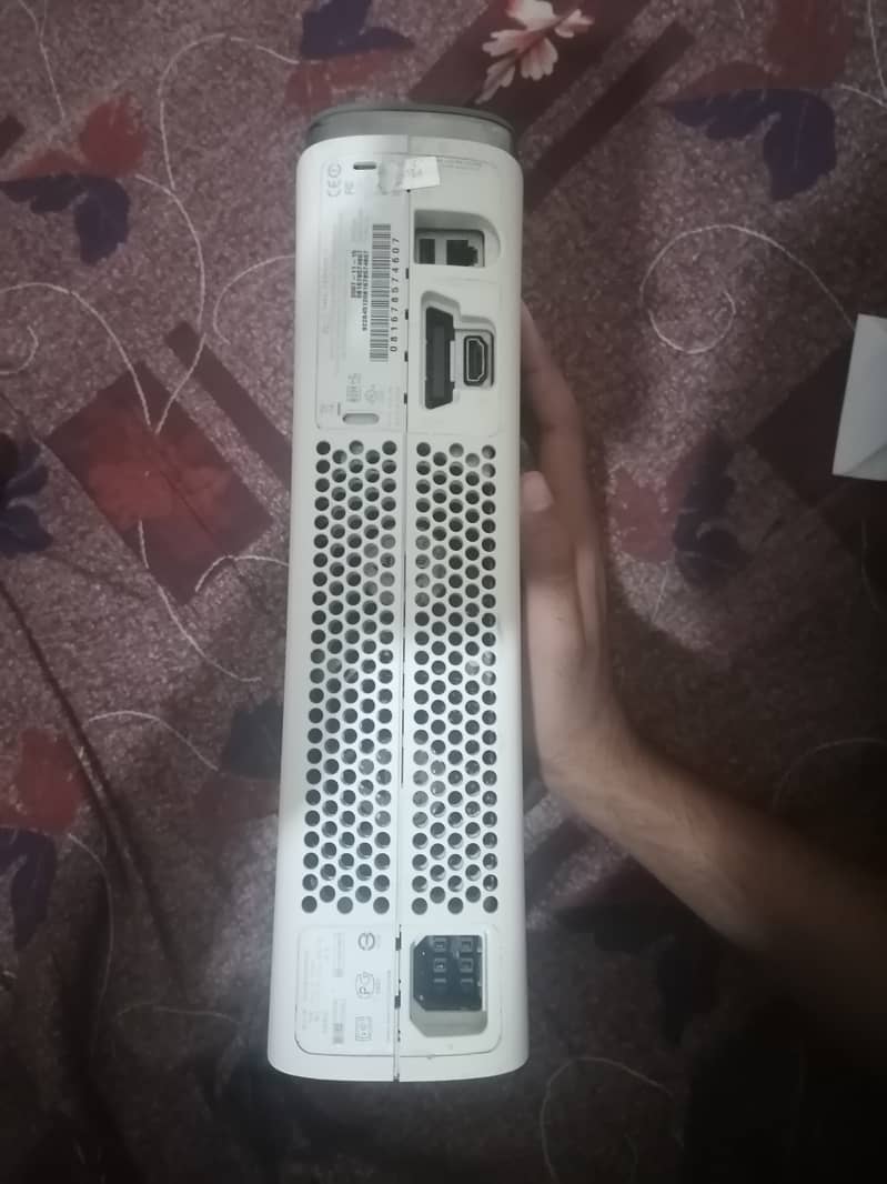 Xbox 360 phate model 320 gb with 40 games installed. 4