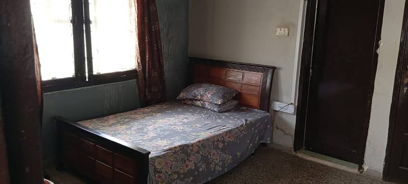 20000. rent. Ladies furnished rooms rent. Iftikhar estate. Erum center. 4 floor 1