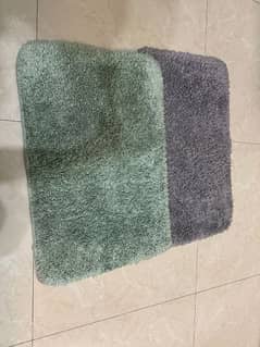 2 washroom mats