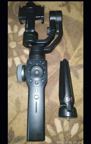 Gimbal for youtube video and tiktoker and vloger for sale 2