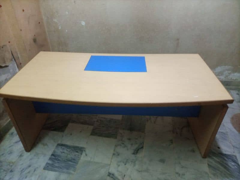 Office Executive Table For Sell in Reasonable Price 0