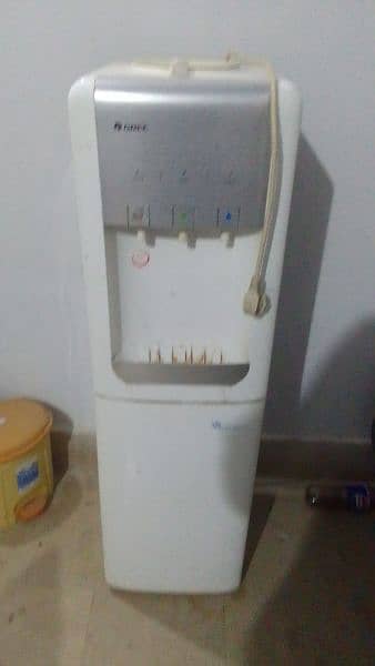 Gree Dispenser with Refrigerator 0