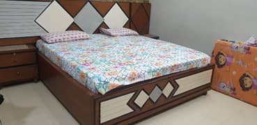 bed set with sidetables and 8 inch new mattress