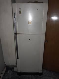 used dawlance fridge paitch colour