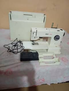 Sewing Machine. (PFAFF) 0