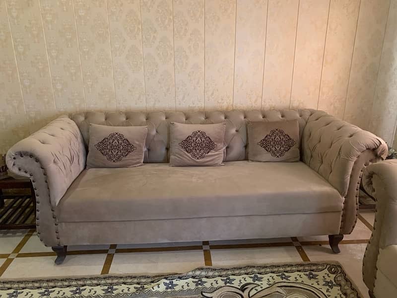 7 Seater luxury Sofa is up for sale 0