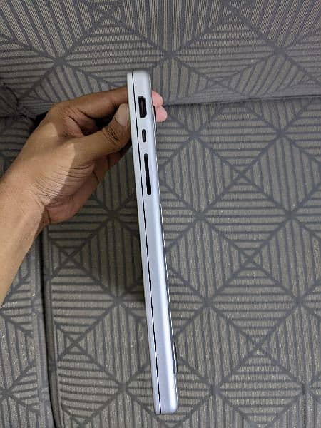 Macbook pro M1  14 inch 16gb 512gb 5