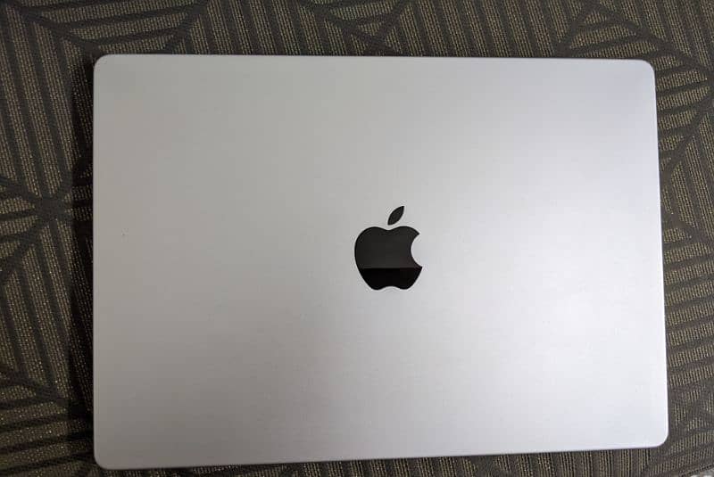 Macbook pro M1  14 inch 16gb 512gb 9