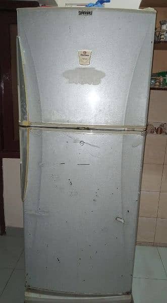 Dawlance full size fridge in good condition 0