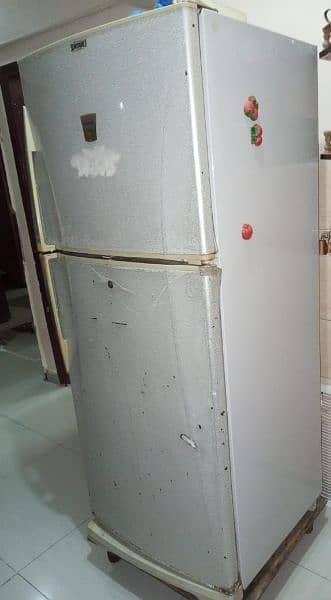 Dawlance full size fridge in good condition 3