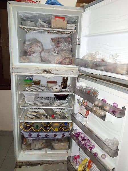 Dawlance full size fridge in good condition 4