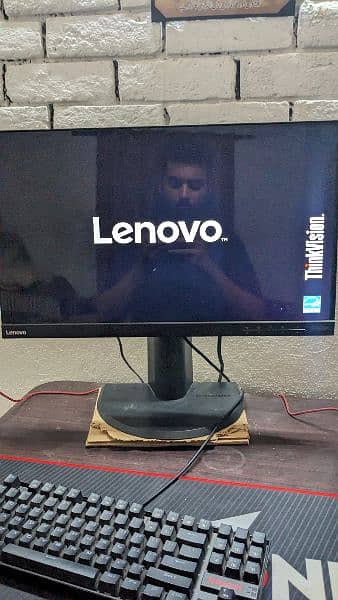 Lenovo Thinkvision Monitor FHD thin bezels 24 inches 3