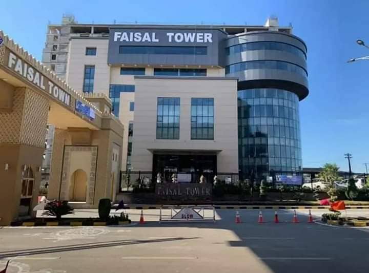 8 mrle plot for sale Faisal town A block 1