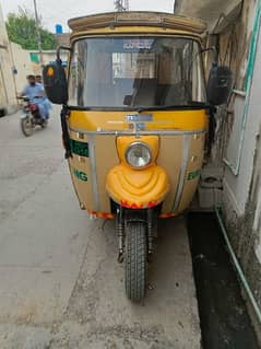 Tez raftar 200 cc rakshaw in good condition all documents clear hain