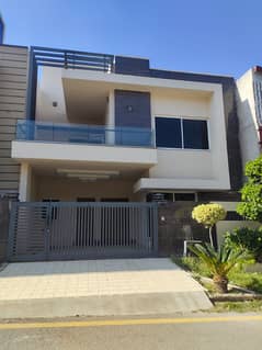 8 mrle house available for rent faisal town