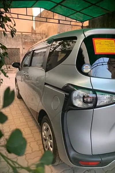 Toyota Sienta 2018 1