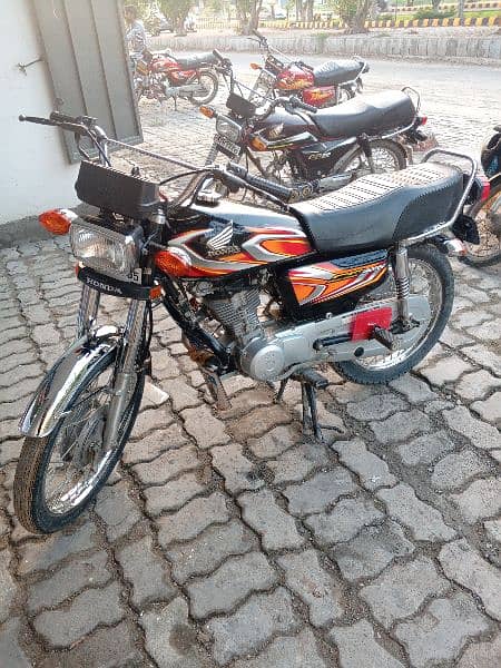 honda 125 condition 10 by 10 engine A one contact us 0321 5015279 2