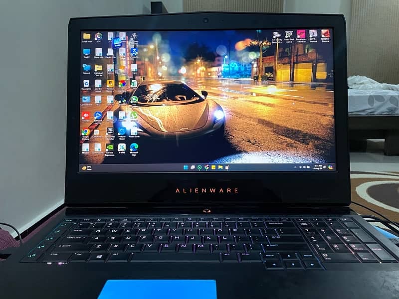 Dell Alienware 17 R4 with Gtx 1080 8GB 1