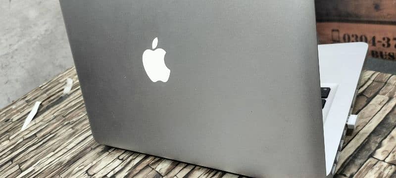 MacBook Pro 256gb SSD 1.5gb Graphics card 7