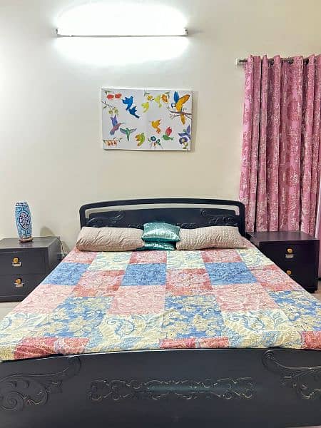 Queen size bed with 2 side table 1