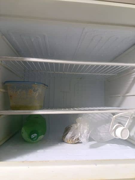 Dawlance fridge in good condition 2