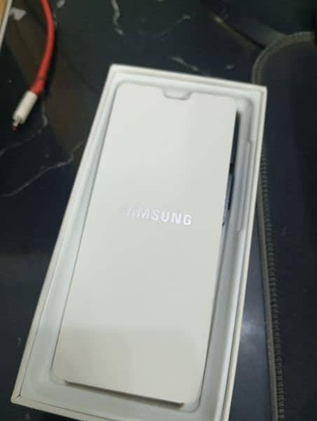 SAMSUNG S20 FE CLOUD NAVY 6 / 128  ( 10 BY 10 CONDITION ) w 8