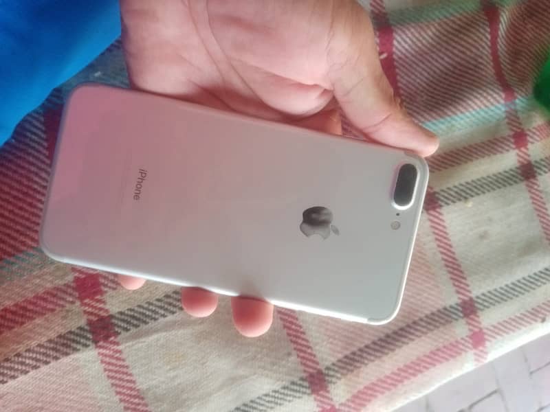 iphone7+ 128GB total orignal ha kuch b change ni howa batrry85 hlth ha 4