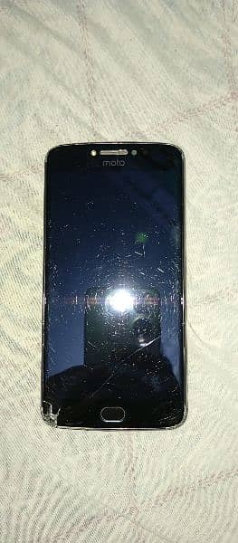 Moto E4 Plus (3GB/16GB) 6