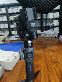 Zhiyun Smooth 4 Gimbal in Accumulate condition few times used