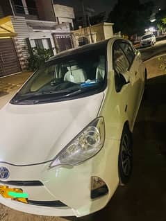 toyota aqua pearl white