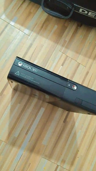 Xbox 360 e slim original saudia imported with Kinect and games 1