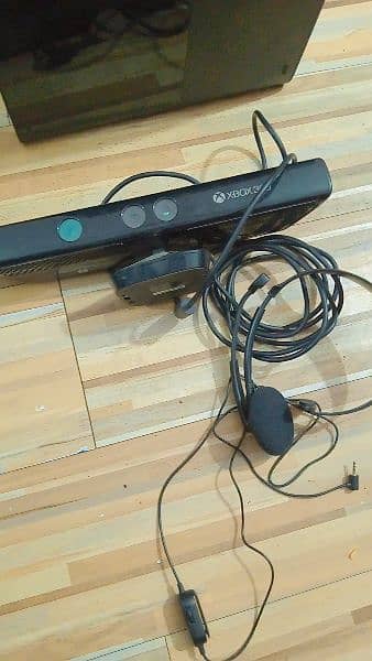 Xbox 360 e slim original saudia imported with Kinect and games 4