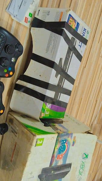 Xbox 360 e slim original saudia imported with Kinect and games 5