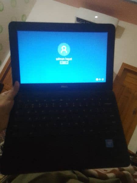 Dell laptop 4gb new A1 condition 12hours bettery life windows 10 pro 0