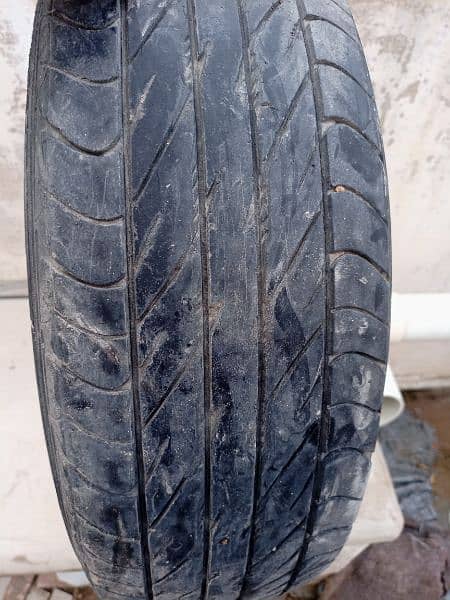 CAR TYRES BRANDED IN REASONABLE PRICE 8