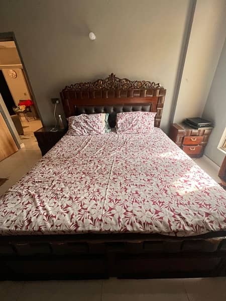 complete Bed set with three side cupboard for sale 1