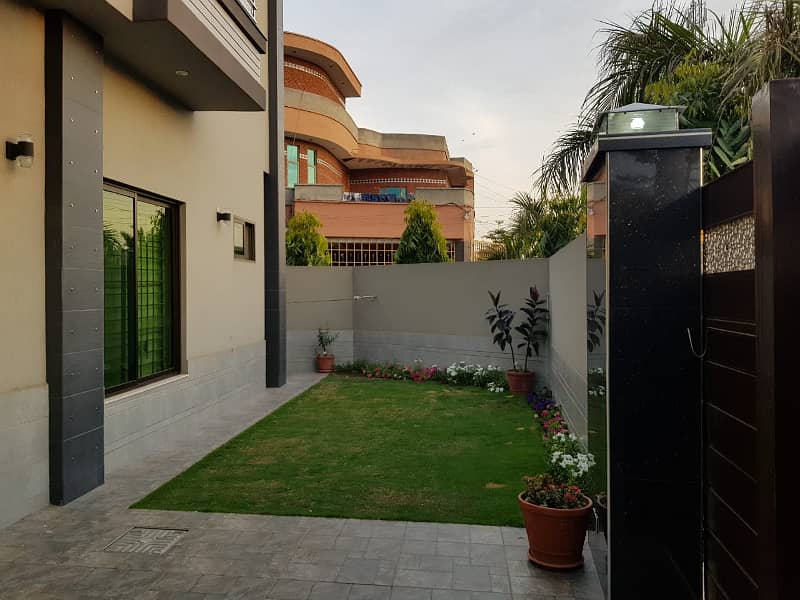 One Kanal House Available For Rent In Johar Town Facing Canal Lahore Can Be Used For Silent Office 1