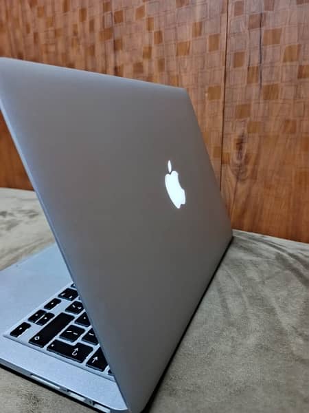 Apple MacBook Pro 1