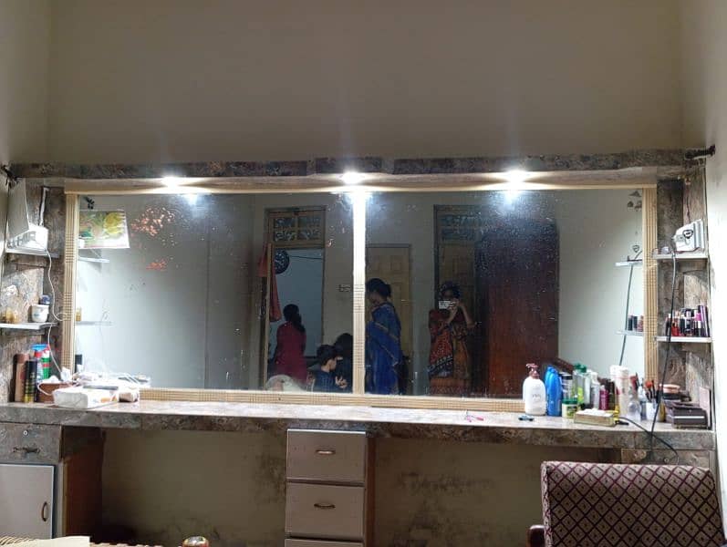 salon mirror and drawers 1