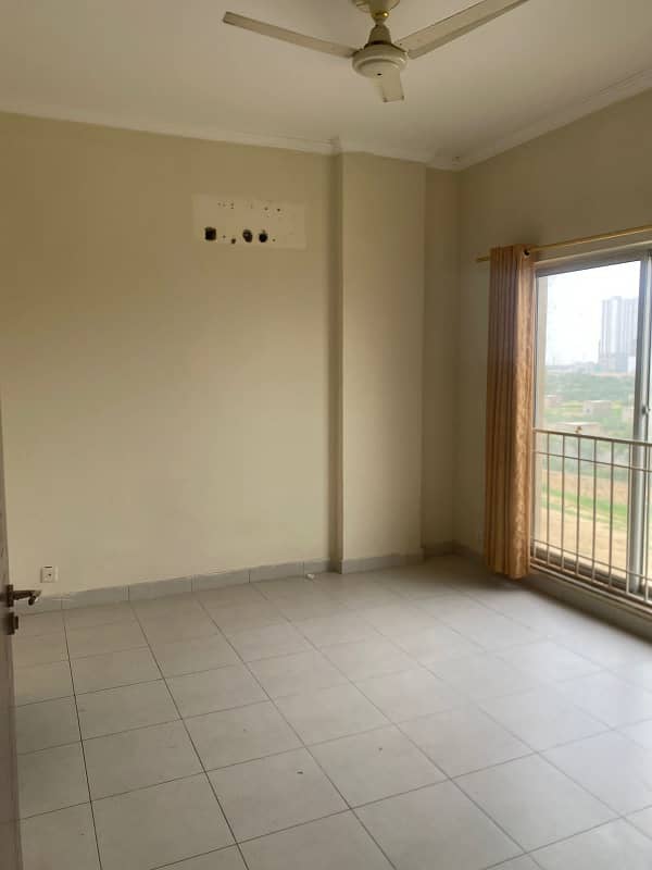 950 square ft 2 bedroom apartment Available for Rent 4