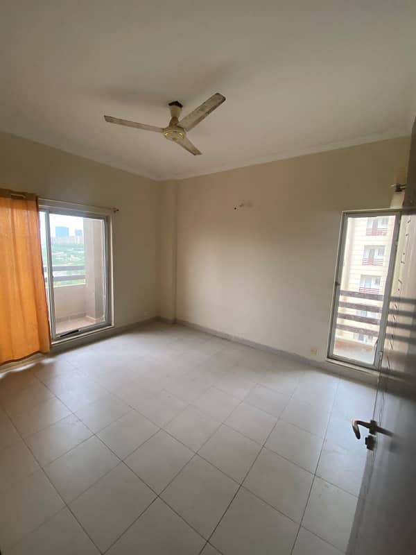 950 square ft 2 bedroom apartment Available for Rent 5