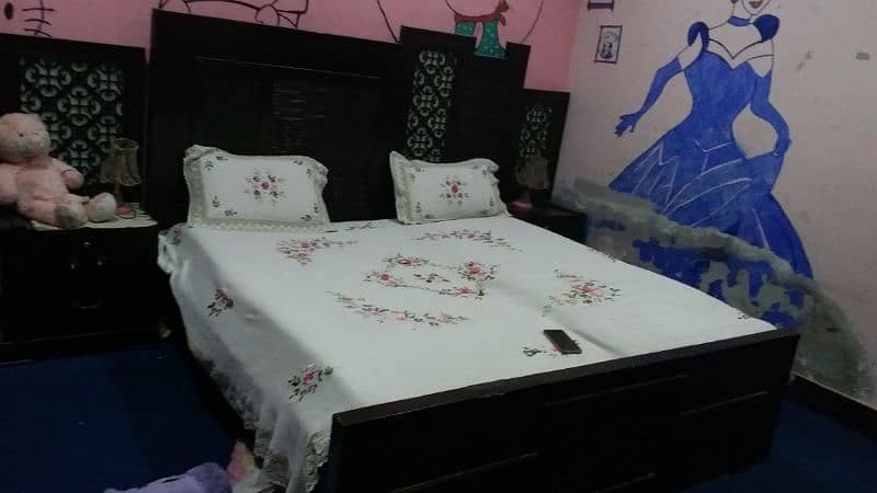 new style dressing ,bed with 2 side tables 0