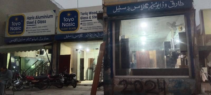 FOR SALE 1 KANAL SINGLE STORY COMMERCIAL MAIN COLLEGE ROAD NEAR LAJNA CHOWK TOWNSHIP LAHORE LDA LIFE TIME COMMERCIAL PAID GOOD INVESTMENT OPPORTUNITY TIME TOP LOCATION RENTAL INCOME 400000 0