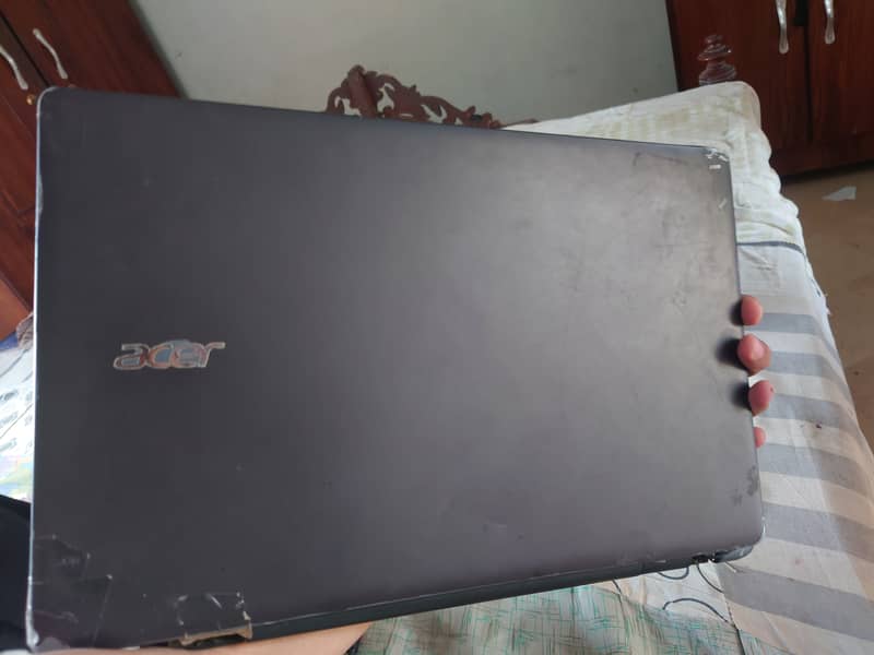 Acer aspire E5 511

I3 4500U 8GB 320GBFor office N Graphic design 3