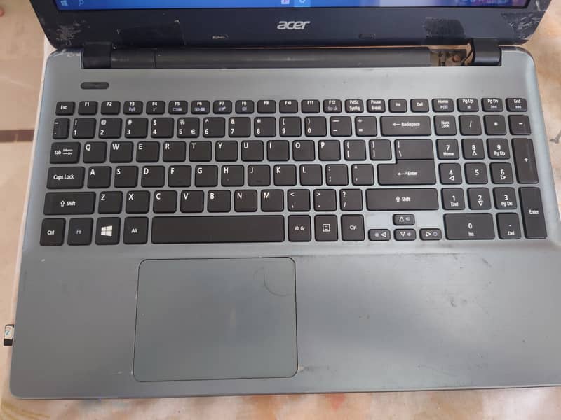 Acer aspire E5 511

I3 4500U 8GB 320GBFor office N Graphic design 6