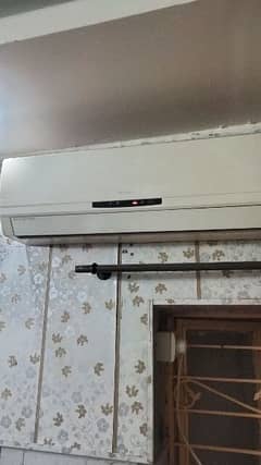 (1 Ton) Non Inverter Gree AC for sale in low price urgent sale